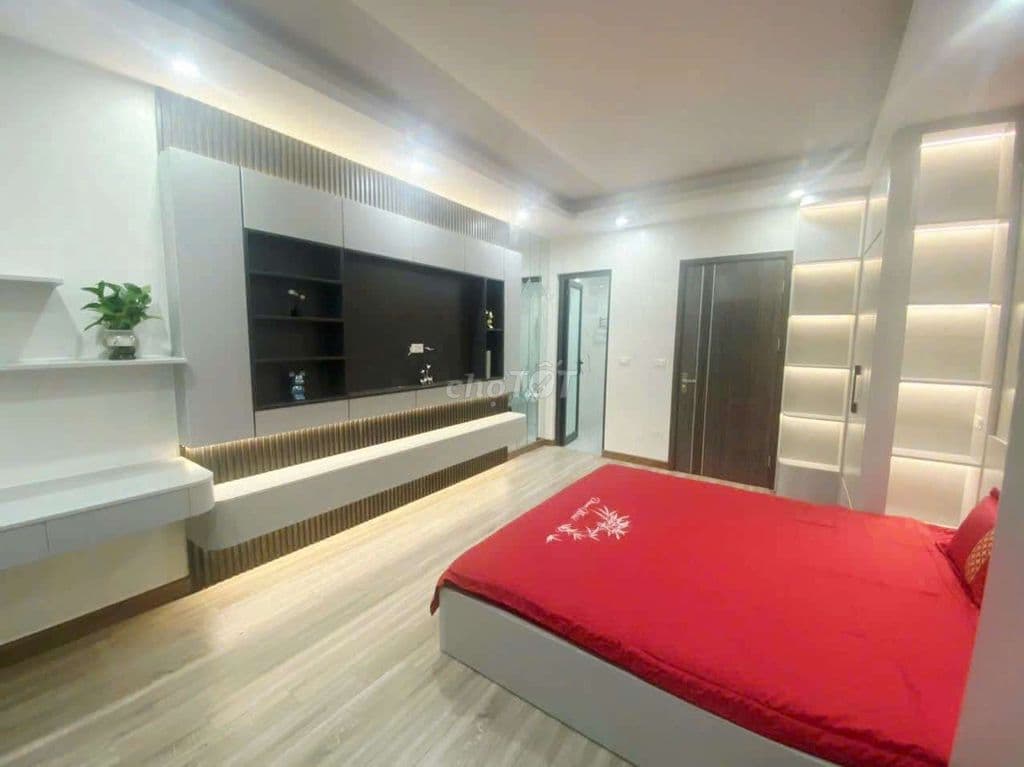 BÁN NHÀ NGUYỄN VĂN VIÊN, THỬA ĐẸP, FULL NỘI THẤT, 30Mx5T, MT4M, 8.3 TỶ