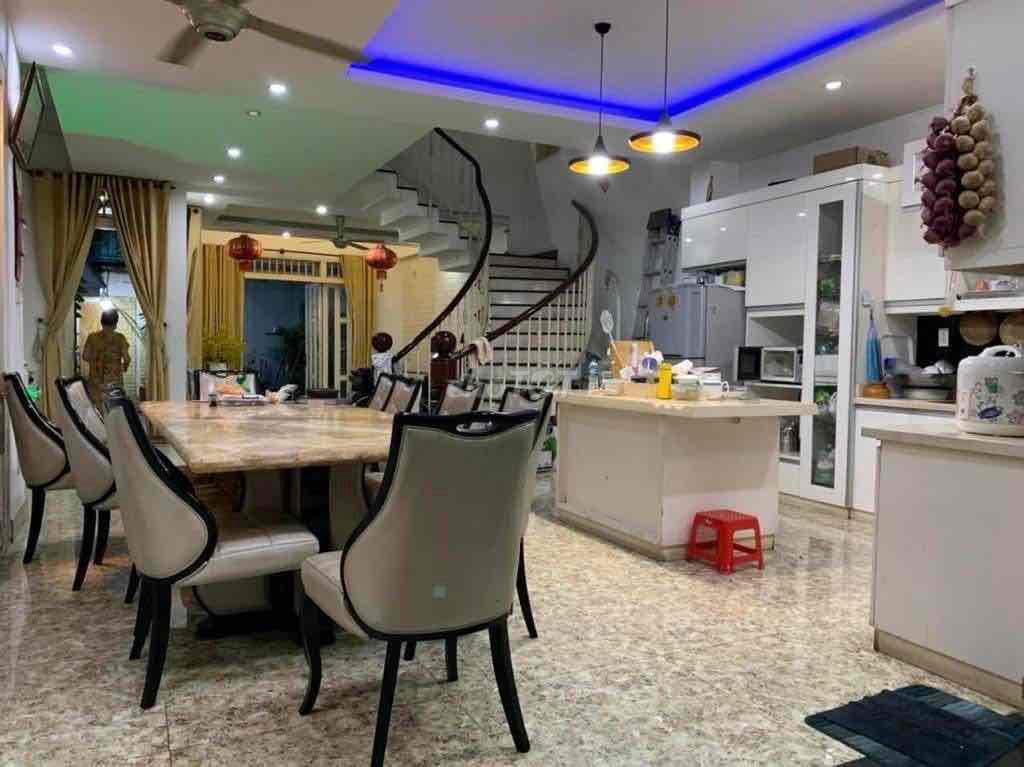 Bán nhà đẹp 5 Tầng ở quận 4 sát bên Q1 cách cây cầu - Ảnh 2