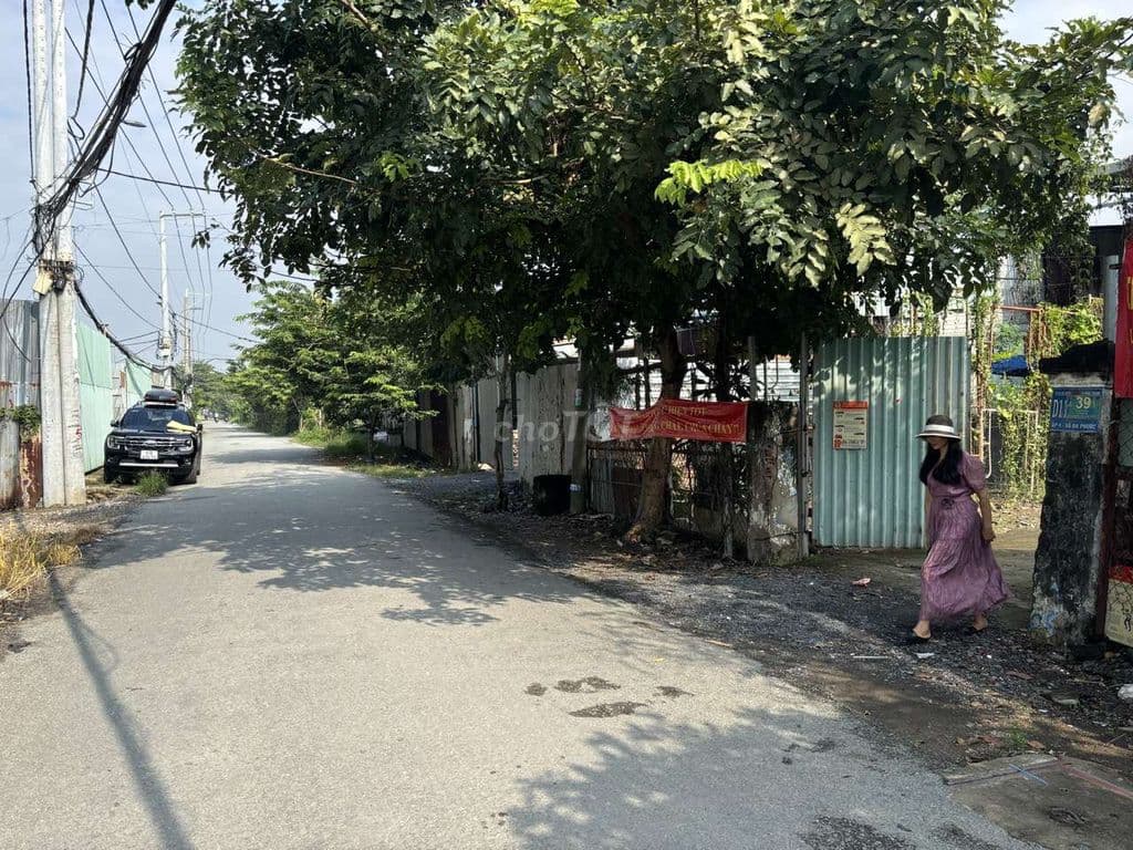 Kho mặt tiền liên ấp 4-5 đường rộng rãi. Hiện trạng có sẵn.