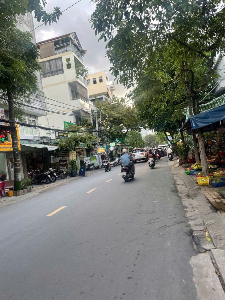 Góc 2 MT Đường Số 79 Tân Quy. Q7, DT: 18x19m . SH 330m2