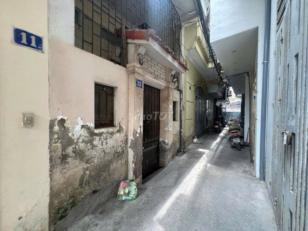 BÁN ĐẤT TẶNG NHÀ KHUNG CỘT CHẮC CHẮN - GẦN Ô TÔ - SỔ ĐẸP 1 PHÚT RA HỒ - Ảnh 2