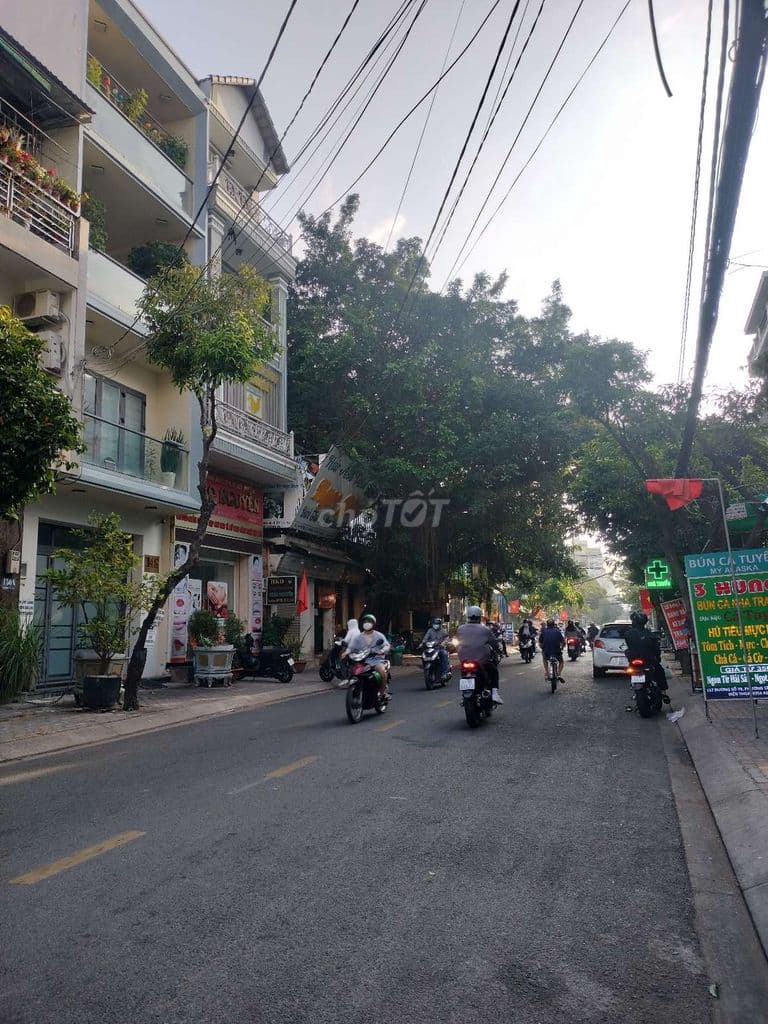 Bán Nhà Mặt tiền đường 79 -DT:4x20 nhà 3lau phường tân quy quận 7