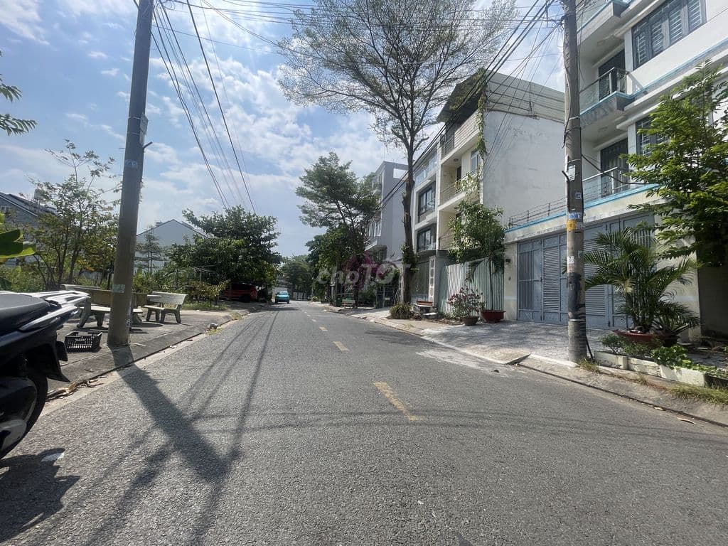 chưa đến 10 tỷ sở hữu Nền biệt thự khu đông dân cư 240 m2 KDC Phú Lợi