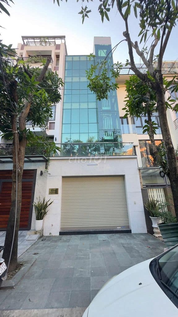 Nhà trong ngõ 106 Hoàng Quốc Việt - Dt 70m2 x 5 tầng có Thang Máy