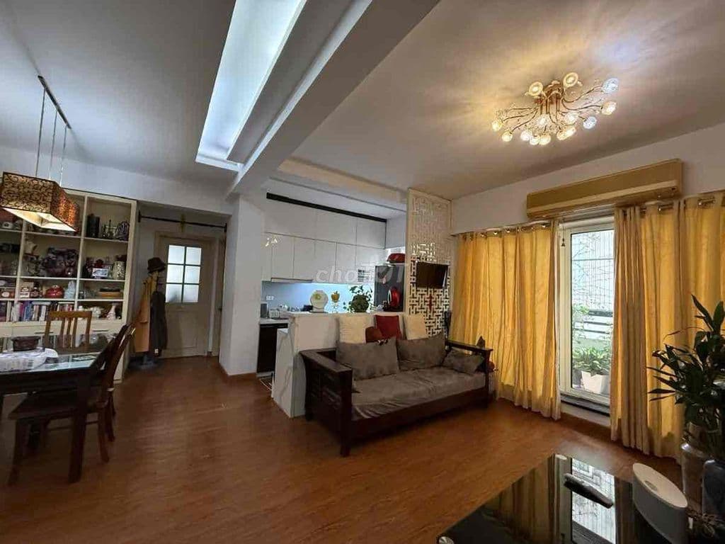Chung cư 97 m2 phố Hoa Lư - Đại cồ Việt sổ đỏ HBT 3 ngủ 2vs cạnh cvtn