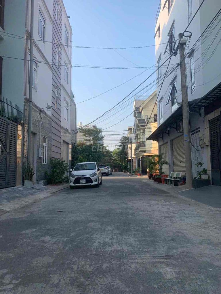 Nhà 4 tầng vòng xoay Phú Hữu sát Quận 2 lên cao tốc chỉ 500m - Ảnh 3