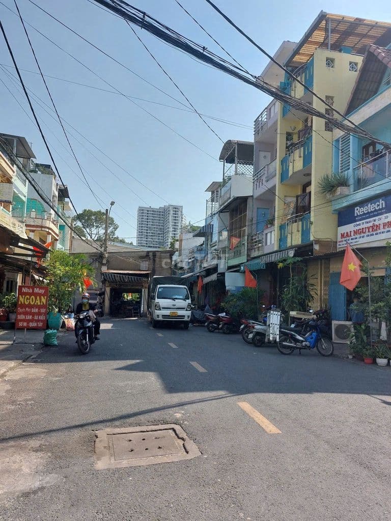 NHÀ MẶT TIỀN QUẬN 11- 3 TẦNG BTCT- 4MX11M- SÁT MT 3/2- NHỈNH 6 TỶ