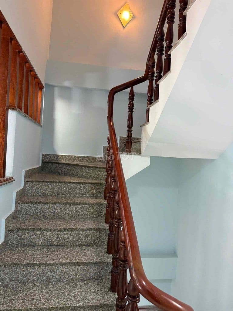 Bán nhà 1 trệt 2 lầu, đường nhựa ô tô thông, giá chỉ 7,2 tỷ - Ảnh 3