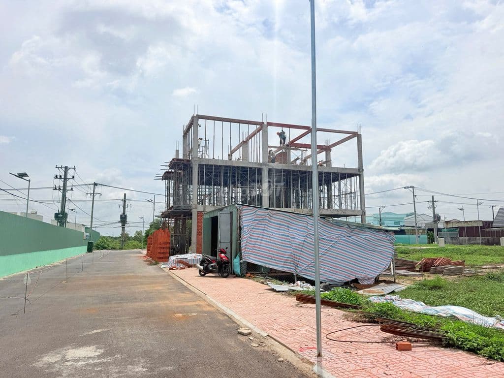 Bán lô đất ngay chợ bình chánh, sổ hồng riêng, thổ cư 100% - Ảnh 2
