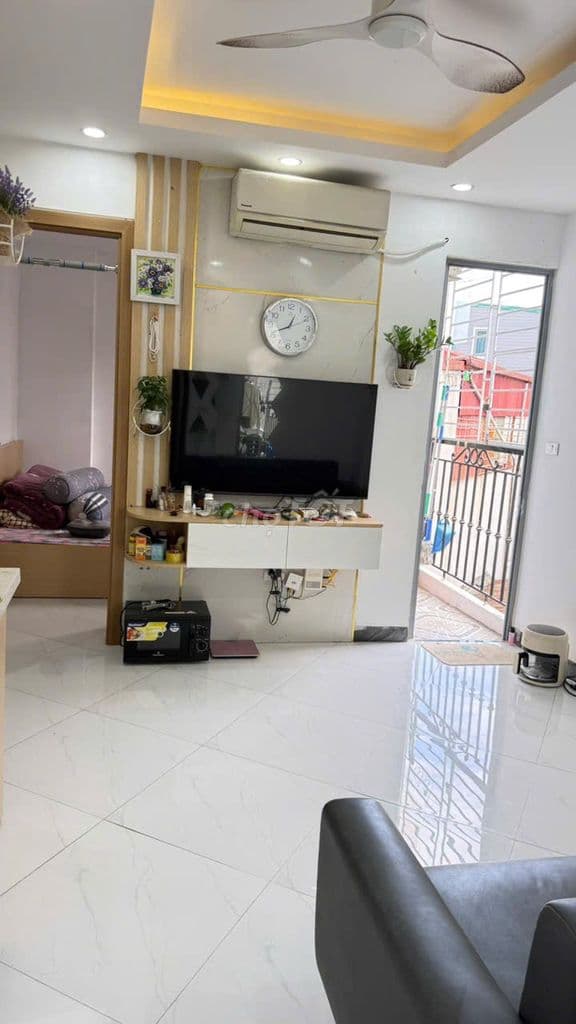Chính chủ bán ccmn 2 ngủ căn góc sát hồ Linh Quang