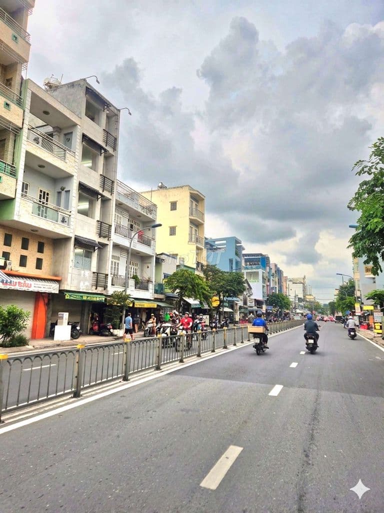 Bán nhà dt lớn 73m2, Phạm Văn Chí, Q6, hxh, kế chợ Bình Tiên.