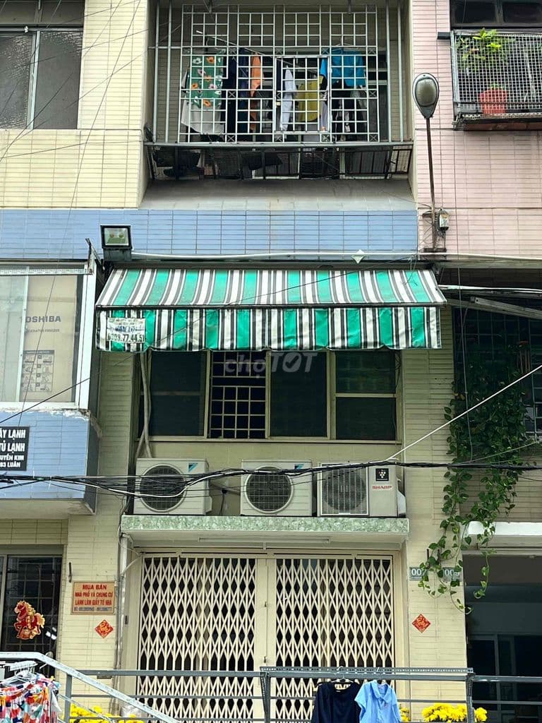 bán căn hộ chung cư Tầng trệt lô R vĩnh viễn nguyễn kim p7Q10