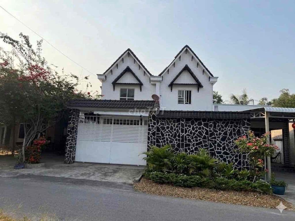 Kẹt tiền bán gấp nhà + kho mặt tiền Nguyễn Văn Tiệp, An Phú, Củ Chi