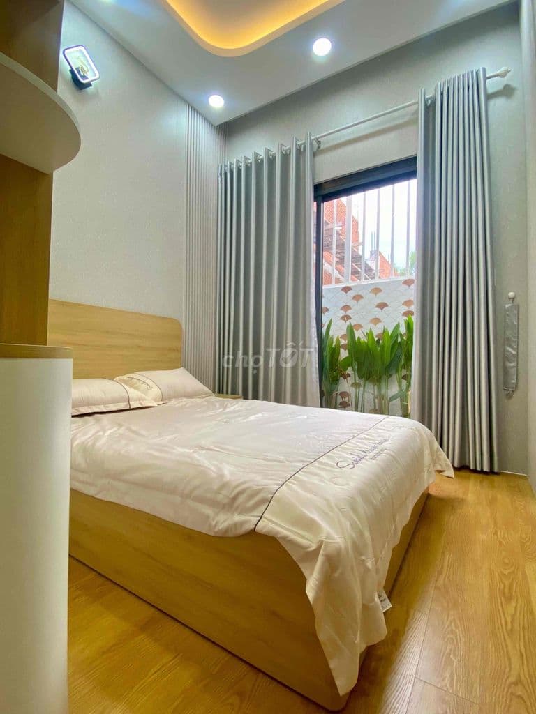 Nhà kế CVPM Quang Trung xả hàng 2 tầng 6x7 Full NT 2 phòng có ban công