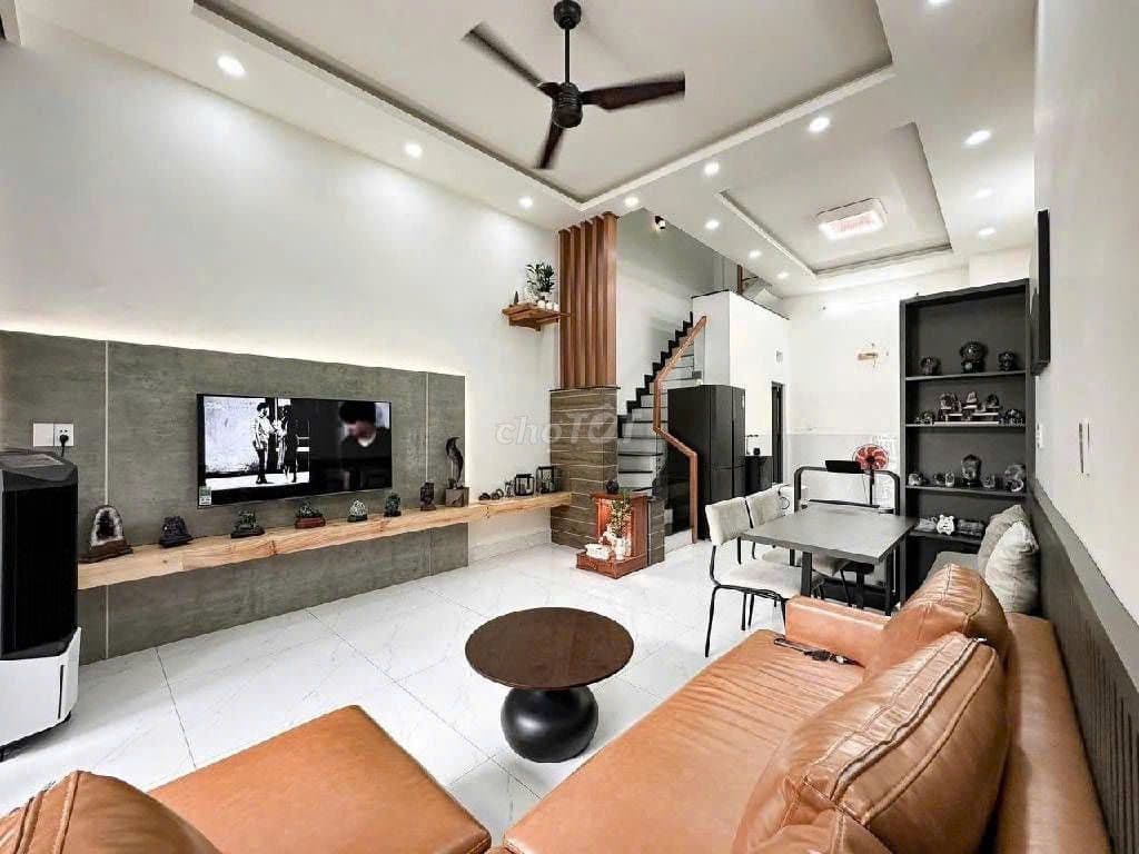 Nhà đẹp đường Lã Xuân Oai, trệt 2 lầu 4PN có thể dọn vào ở ngay - Ảnh 2