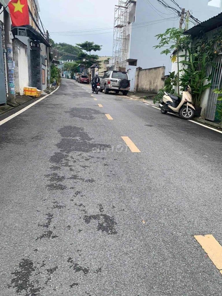 BÁN NHÀ CẤP 4 – VỊ TRÍ ĐẸP ĐƯỜNG ĐINH PHONG PHÚ 🔥 Diện tích: 90m² (nga