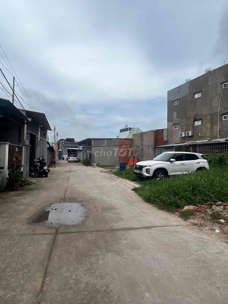 BÁN ĐẤT 100m2 HÓC MÔN , KHOẢNG 2,9 tỷ . ĐƯỜNG Ô TÔ , SHR .KHU DÂN CƯ . - Ảnh 2
