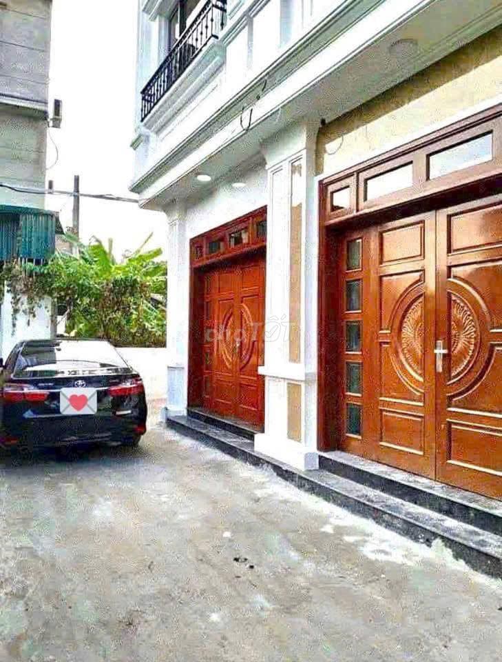 BÁN NHÀ CỔ LINH THẠCH BÀN TRONG ẢNH OTO ĐỖ CỬA 32M 5T ~ 6 TỶ CTL MẠNH