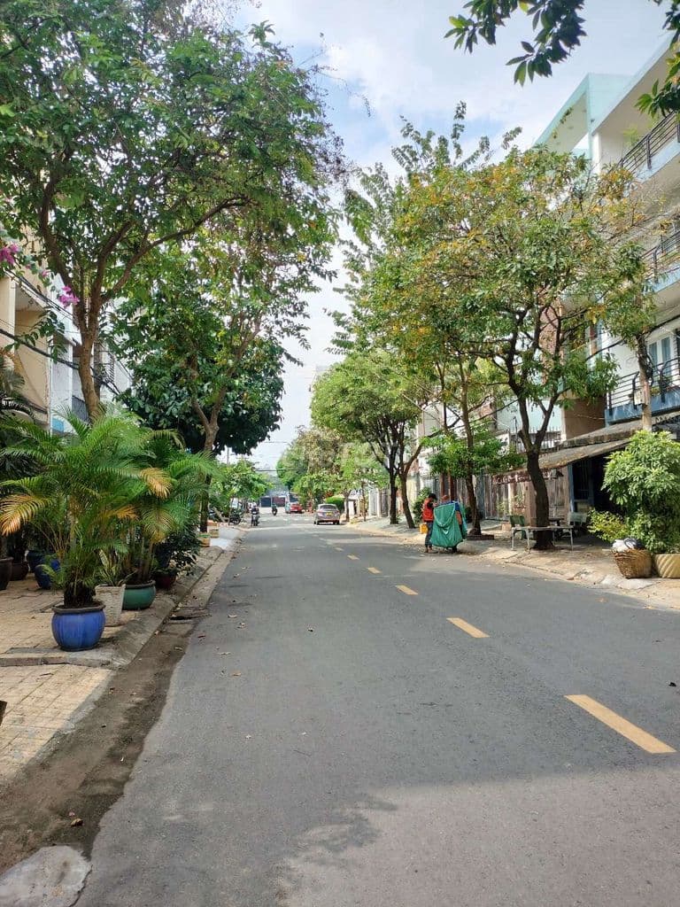 Bán căn hộ 14pn Mặt tiền đường số khu Trung sơn - DT:5x20 nhà 1Hầm 4L