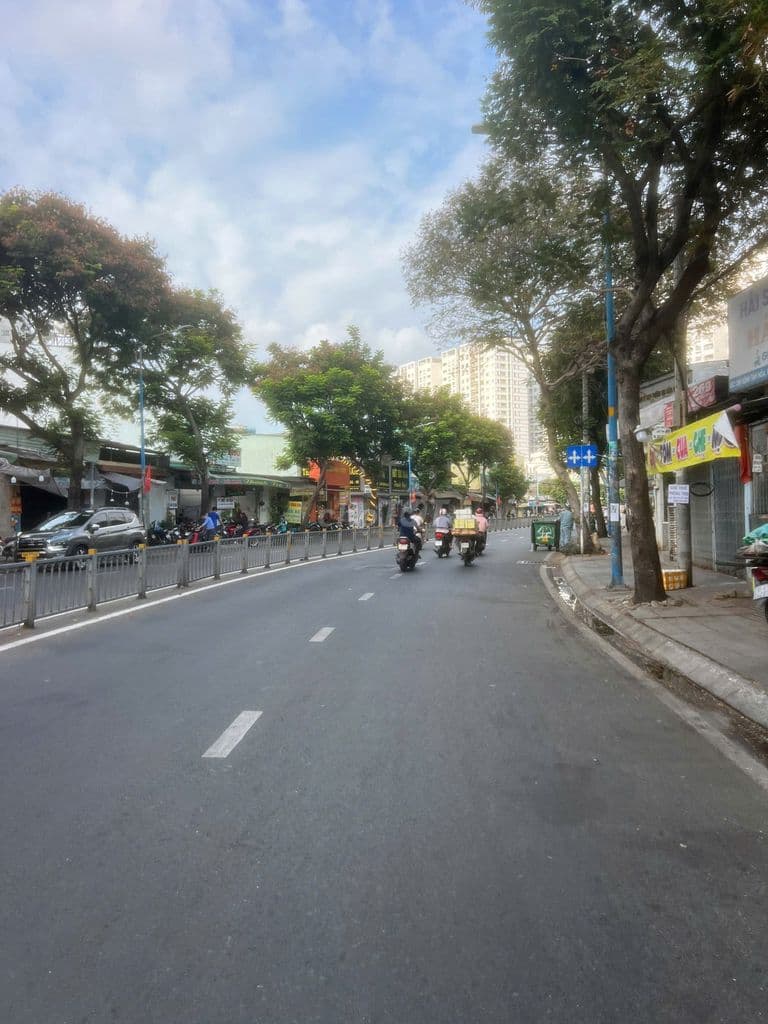 Bán Gấp Nhà Mặt Tiền Kinh Doanh Kênh Tân Hóa Tân Phú