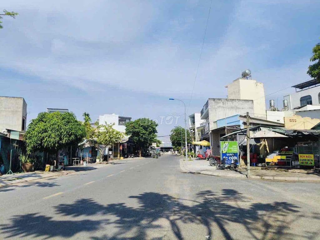 Nền Đất 1/ Đường Nguyễn Duy Trinh - Ngay Cổng Đông Tăng Long