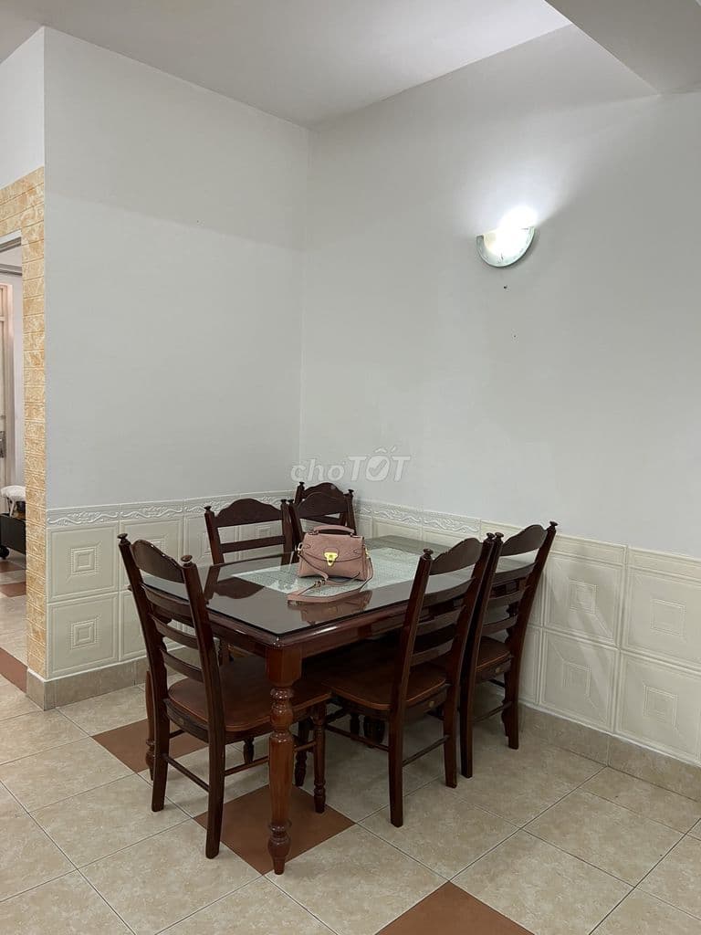 Cần bán căn hộ B4 Phường 3 Quận 4 (thang bộ) giá 2.6 tỷ 1pn 50m2 có sổ