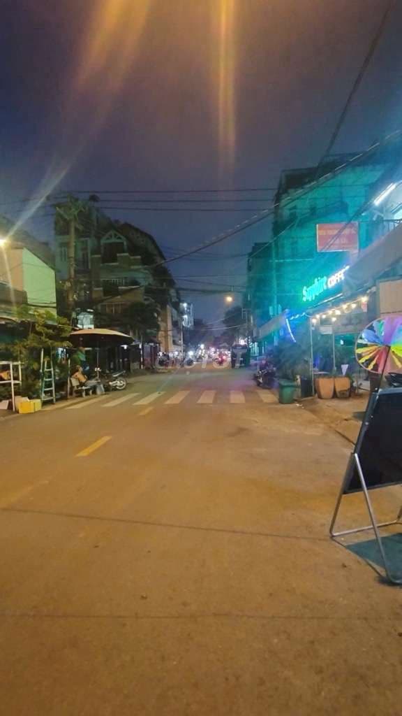 Bán nhà MTKD ngay chợ giá tốt
