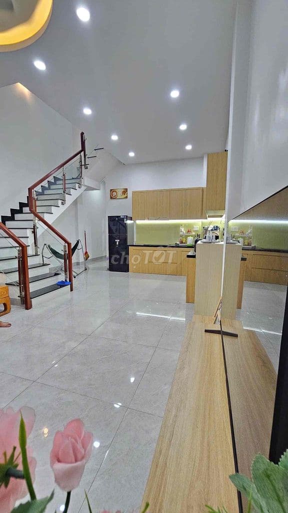 NHÀ MỚI VÀO Ở NGAY - MẶT TIỀN TÂN HIỆP - 2 TẦNG - Ô TÔ NGỦ TRONG NHÀ -