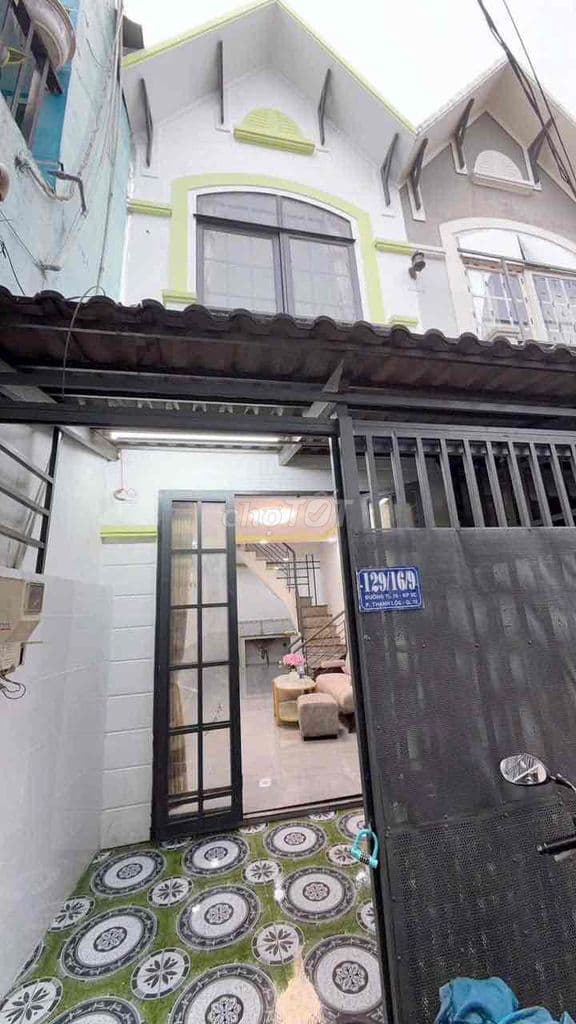 nhà gần ngã tư ga Q12 1 lầu sổ Hồng cầm tay