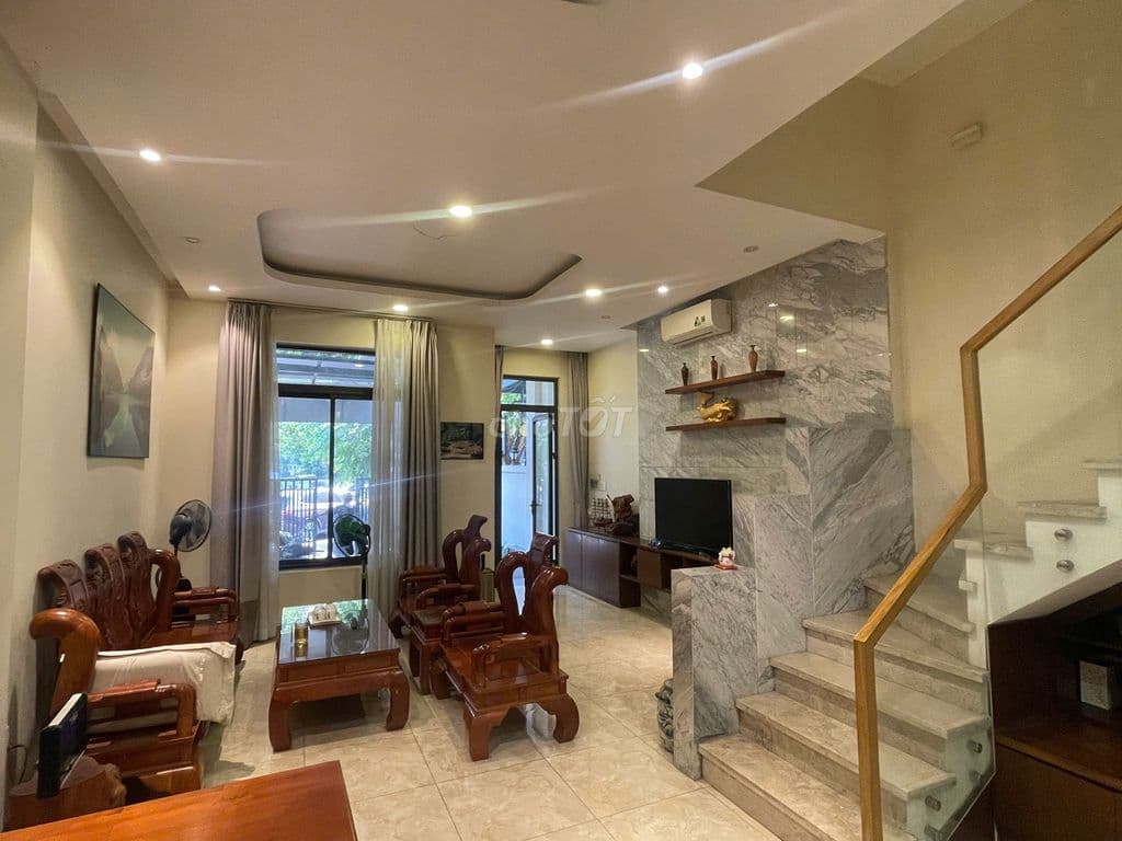 Bán nhà phố Lakeview City, 5x20, giá: 18 tỷ . Gần hồ bơi.