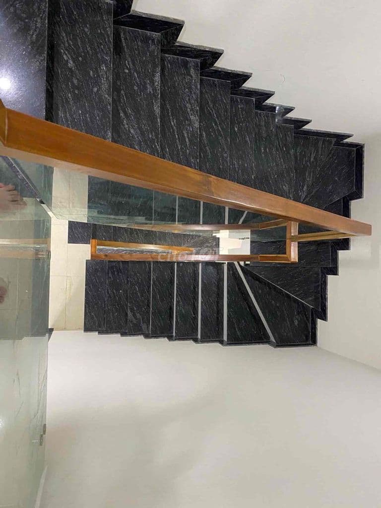 Bán nhà 3 tầng, 4pn, 5wc, 70m2, ngay vành đai 3, kề Vin q9 - Ảnh 3
