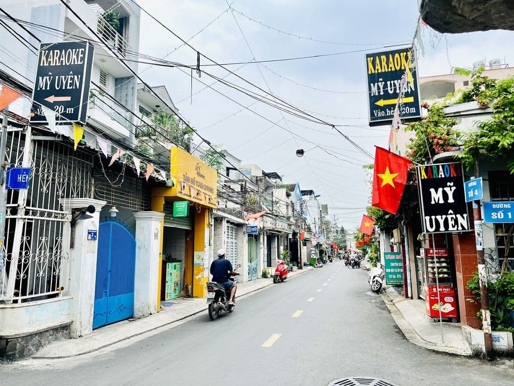 DÃY TRỌ 101m² ĐƯỜNG DÂN CHỦ_TN 22TR/THG_NGAY ĐH SƯ PHẠM KĨ THUẬT_HXH