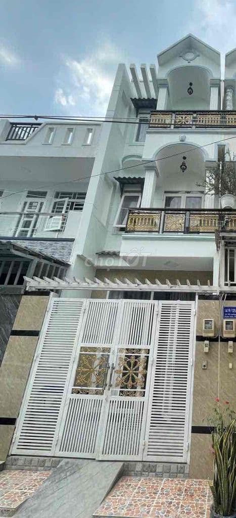 NHÀ PHỐ 4 PHÒNG NGỦ RẤT MỚI