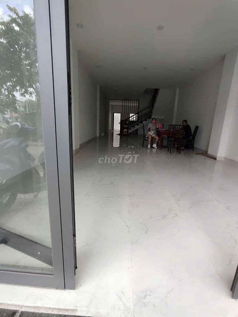 Mặt tiền đường 23 vị trí đẹp sát cc An Phú 4.5x20 4 lầu sẵn HĐt 35tr - Ảnh 2