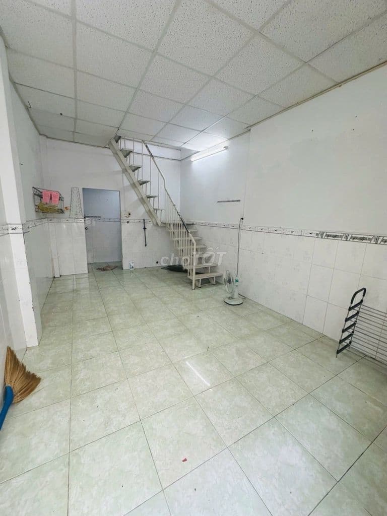 SÁT VÁCH PHẠM VĂN ĐỒNG - PHƯỜNG HẠNH THÔNG QUẬN GÒ VẤP - 43M2 X 2 TẦNG - Ảnh 2