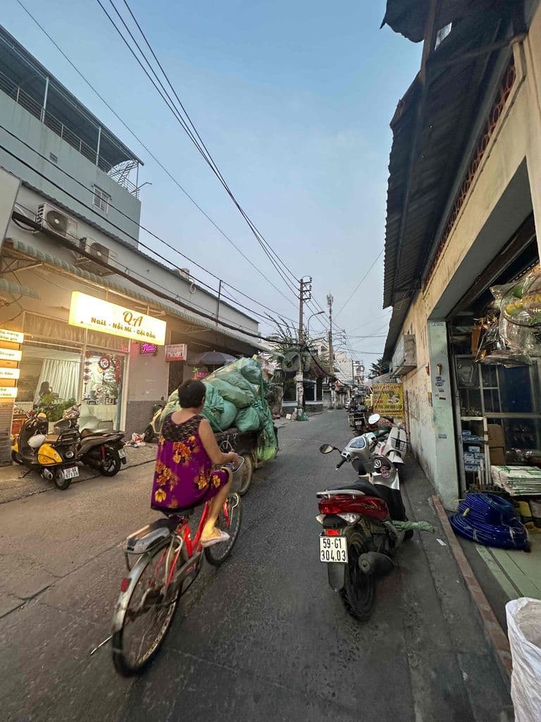 Nhà lô góc cực hiếm Mã Lò, 2 mặt tiền, 9.6x20m, giá tốt