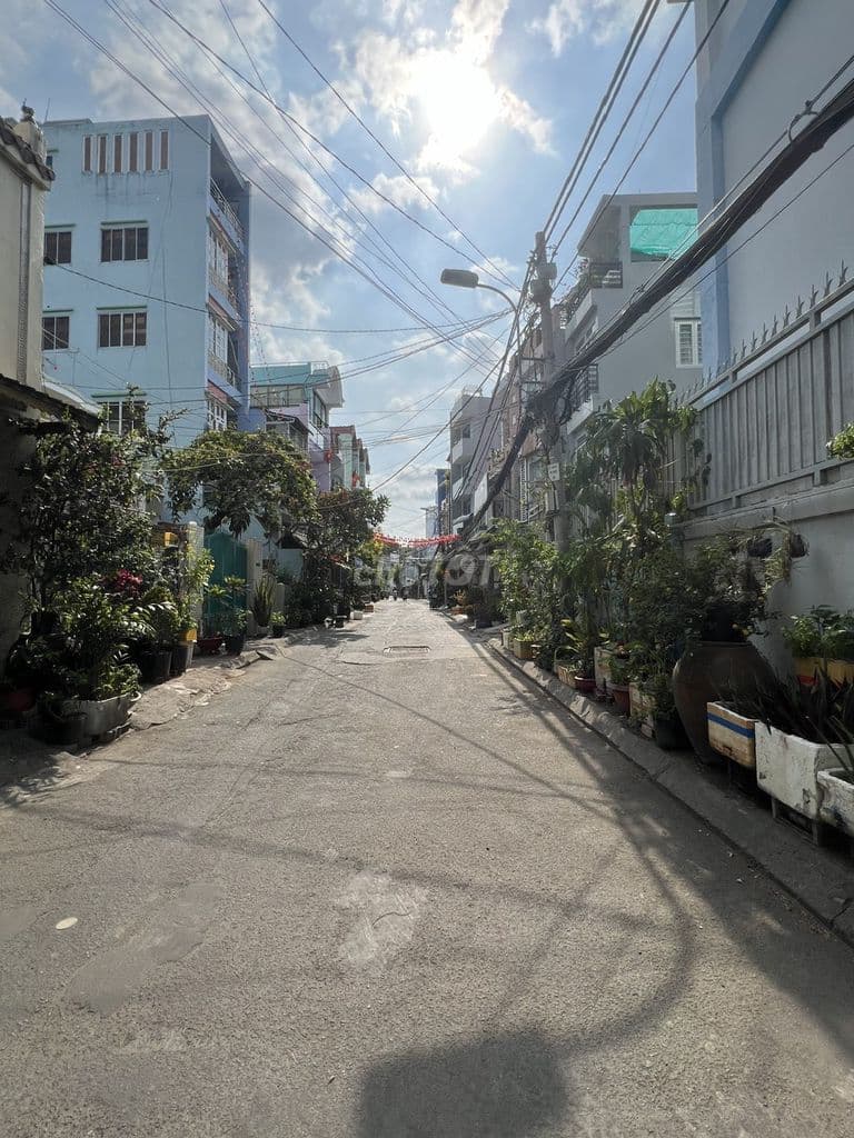 Mặt Tiền Kinh Doanh - 60m vuông đất. Giá dưới 10 tỷ