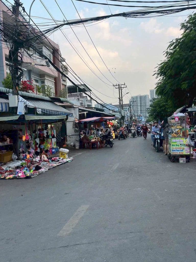 BÁN NHÀ CẤP 4 - MT CHỢ LONG THẠNH MỸ - 14,9 TỶ/185M2 - Ảnh 2