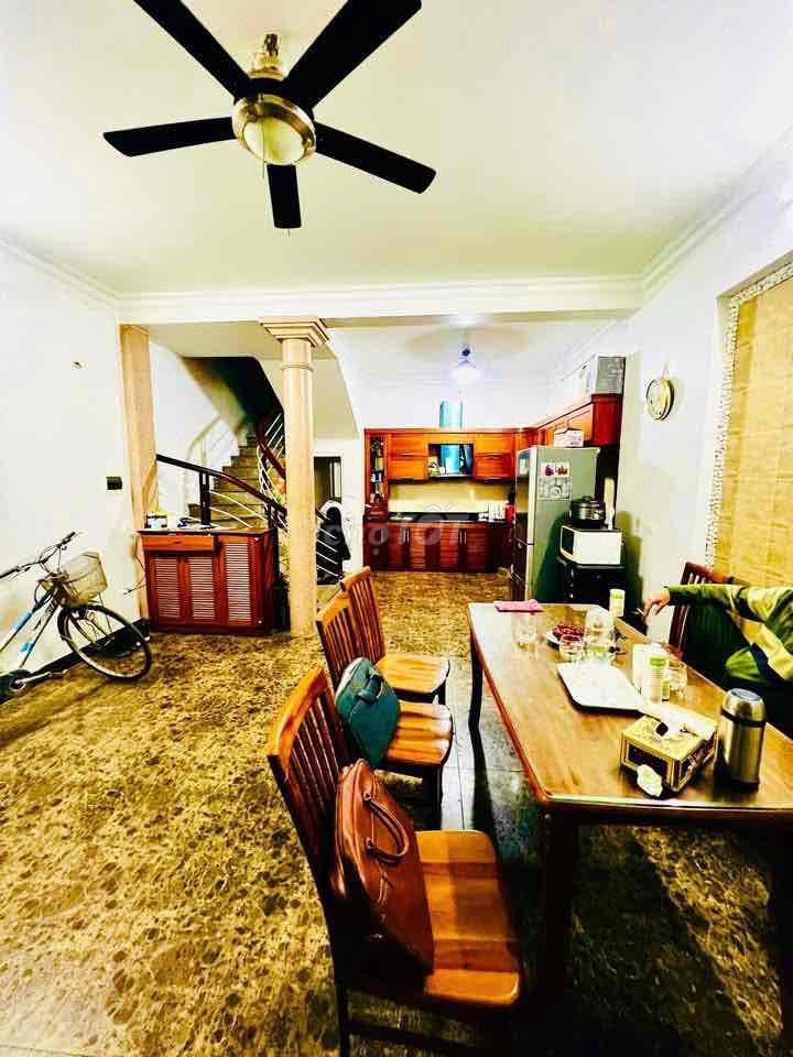 Bán Nhà Hoàng Cầu Ngay Cạnh Vườn Hoa. S42m, 5T, Mt5m Ô Tô Giá 17 Tỷ - Ảnh 2