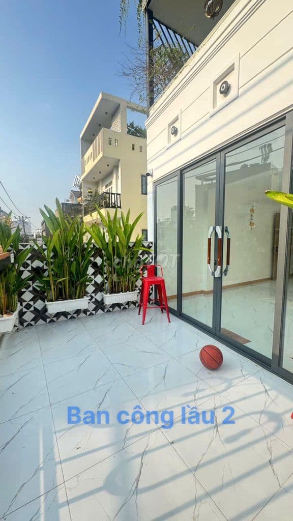 Bán Nhà MT Phan Văn Trị BT. DT 5,3*18m 4 Lầu Giá rẻ