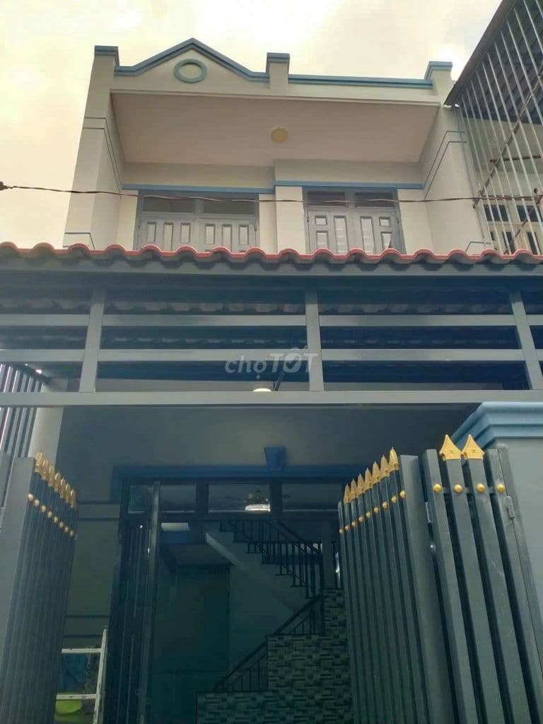 Bán nhà đẹp ngay chợ ấp 5 DT: 4m+14m 1 lầu 3pn 2w đường 4m bê tông