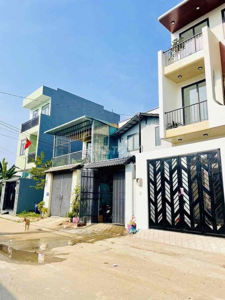 NHÀ ĐẸP 3 TẦNG ĐƯỜNG 8m CHỈ NHỈNH 4 tỷ