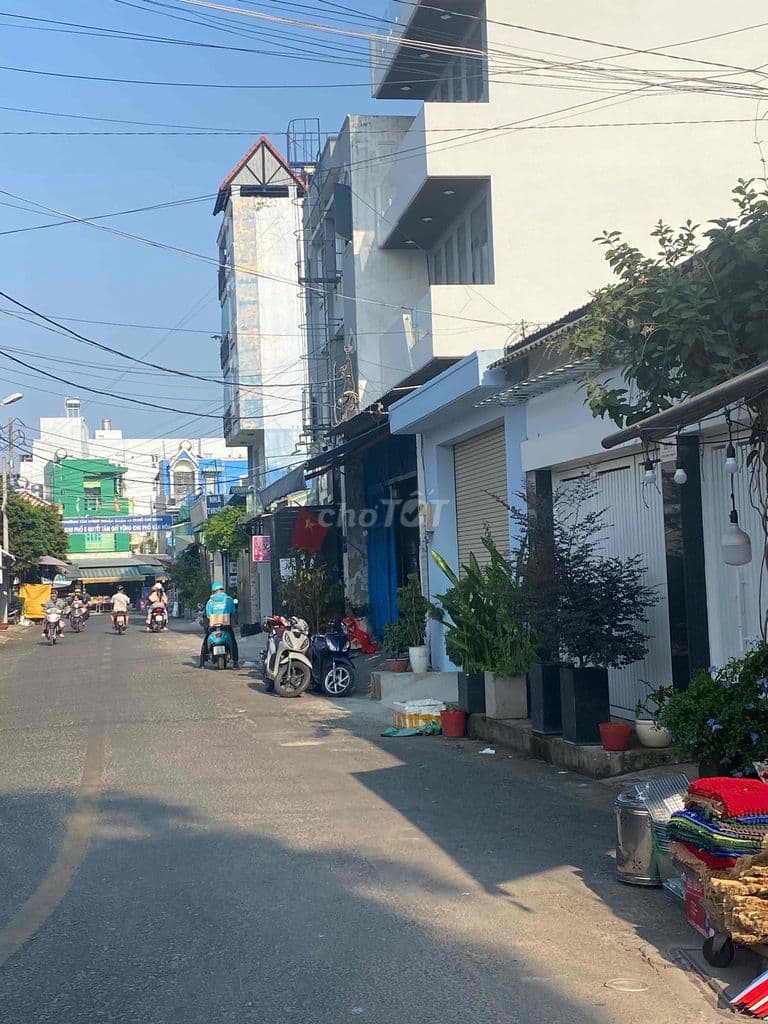 NHÀ 4,8 TỶ HXH NGUYỄN VĂN QUÁ QUẬN 12 SÁT CÔNG VIÊN CÂY SỘP 73M