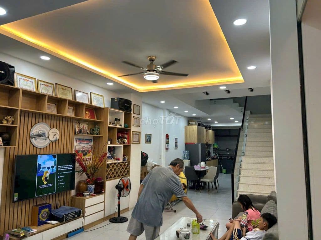 Bán nhà 1/ Tân Kỳ Tân Quý giáp Tân Bình 4,2x19m 2 Lầu,5,75 tỷ