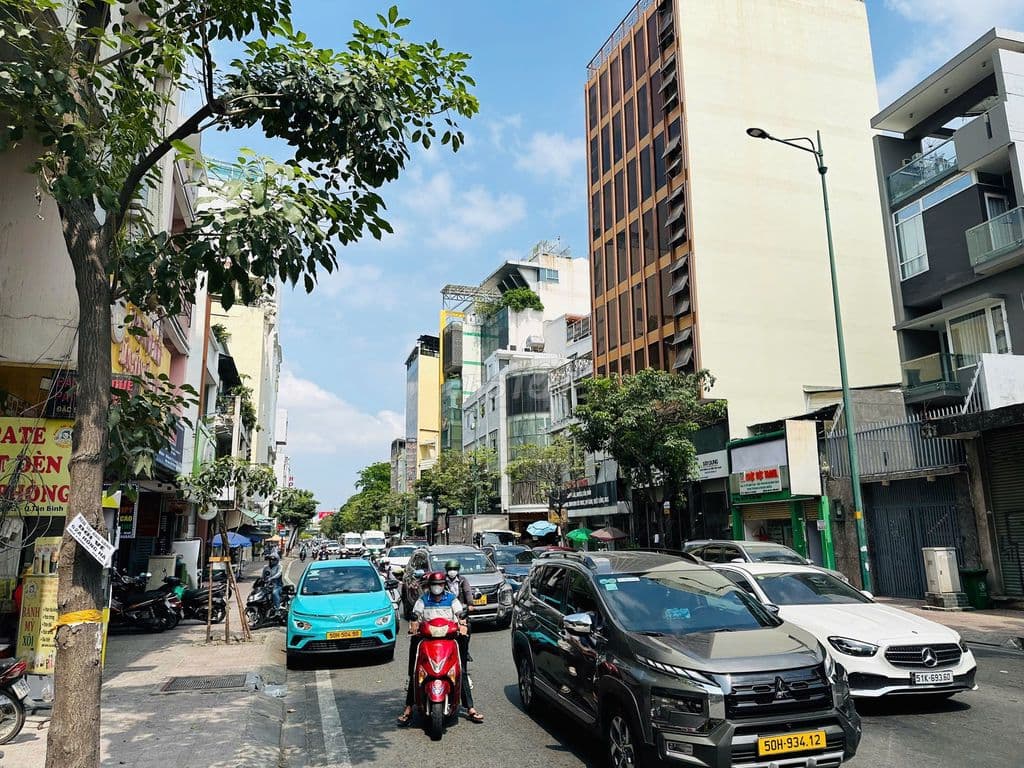 Góc 2 MT đường Hồng Hà 5.3x21m, 2 lầu ST,giá: 230tr/m TL, Q Tân Bình - Ảnh 3