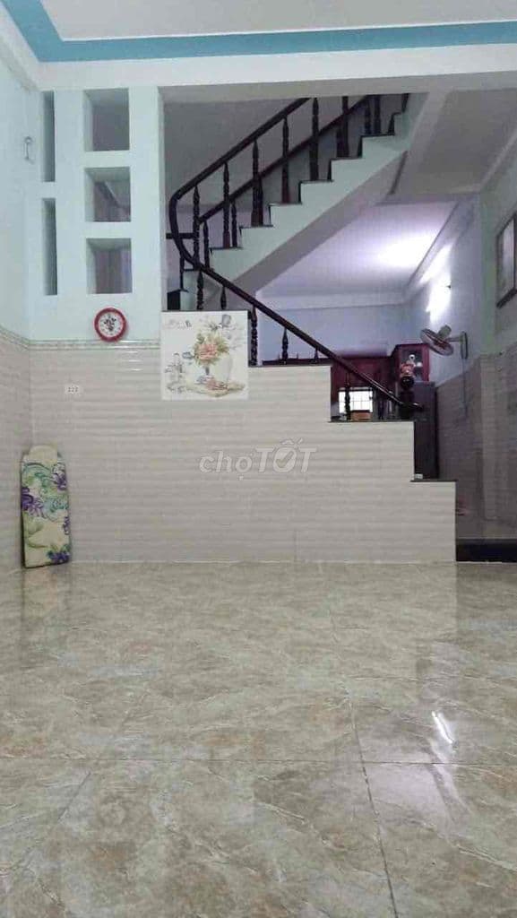 nhà gần ngã tư ga Q12 1 trệt 1 lầu hẻm xe hơi sổ Hồng chính chủ