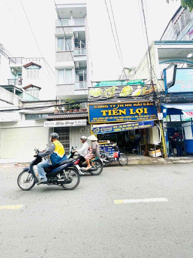 MẶT TIỀN XÓM CHIẾU DT KHỦNG 105 M2 VỊ TRÍ ĐẸP BUÔN BÁN K. DOANH TẤP NẬ
