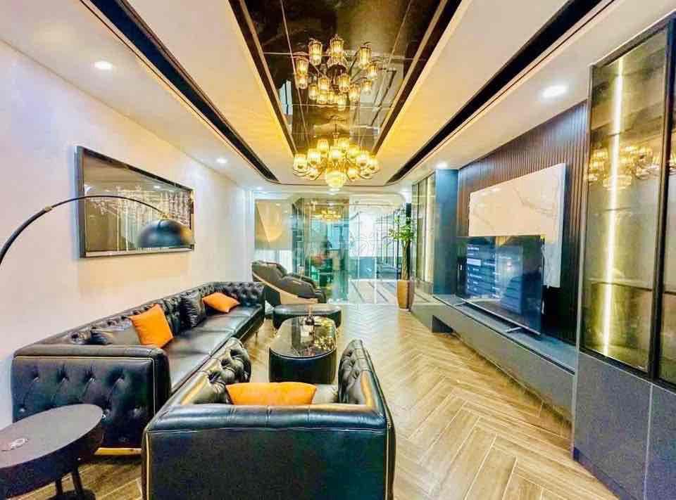 Nhà đẹp 5 tầng có thang máy, nội thất cao cấp - 88M2 - hẻm xe hơi