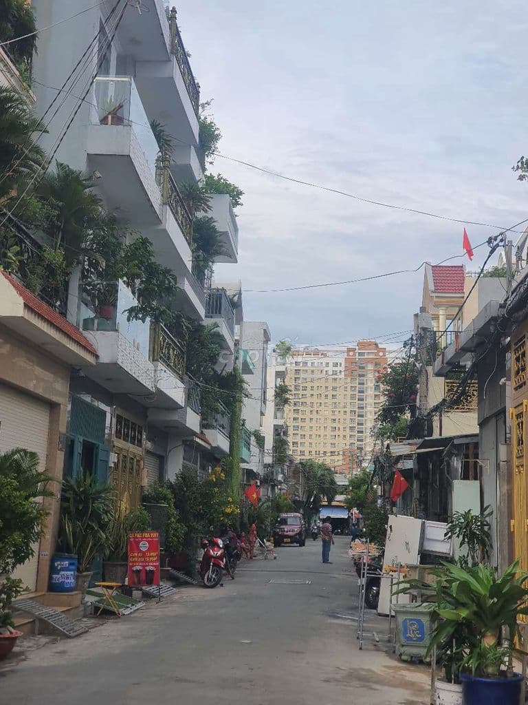 Đất hẻm xh 6m dt 8x25 thổ 173m2 ngay chợ chó giá 11.tỷ sẵn ptro