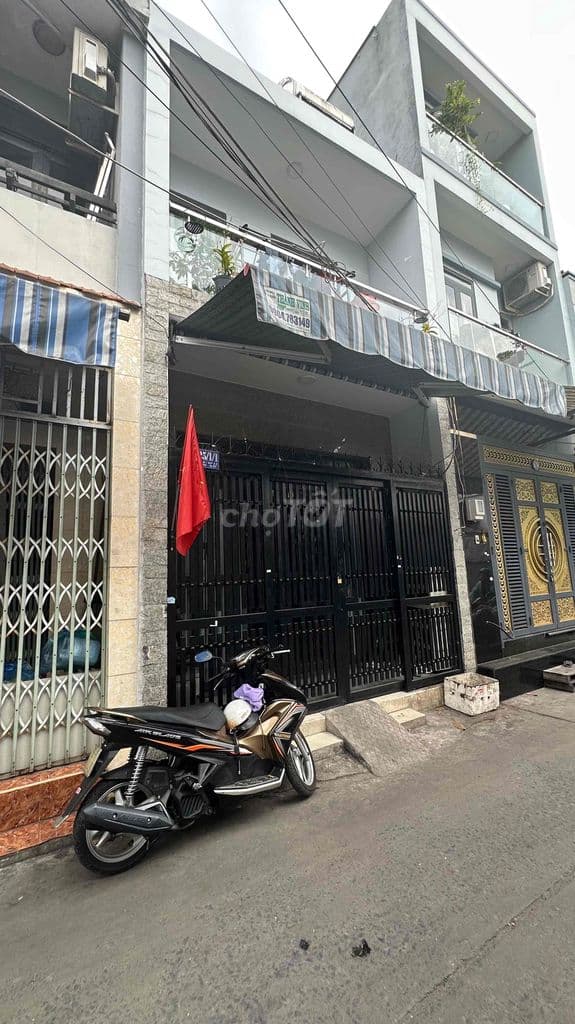 Hot, Bán gấp Nhà riêng Lê Văn Quới, 36m2, 2 tầng mời đẹp, hẻm xe hơi